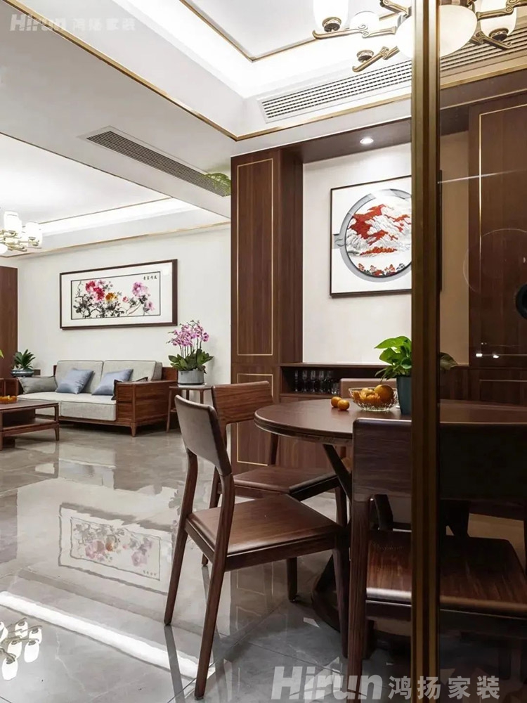 130㎡新中式家裝設(shè)計(jì)，客餐廳儒雅有禪意，隔墻裝出獨(dú)立小玄關(guān)，效果好極了！