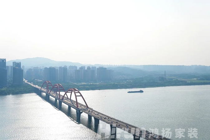 220㎡輕奢大宅，在超大弧形陽臺欣賞270度江景的品質(zhì)生活
