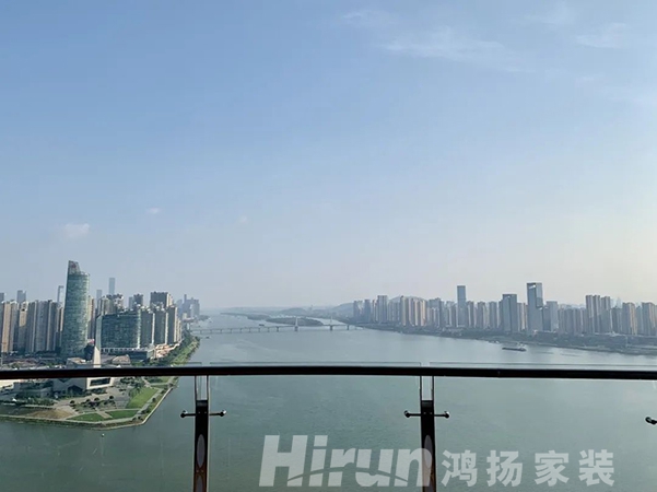 220㎡輕奢大宅，在超大弧形陽臺欣賞270度江景的品質(zhì)生活